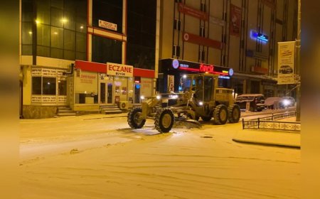 Bayburt’ta Karla Mücadele Çalışmaları Gece Boyunca Devam Etti