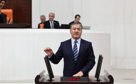 Murat Emir: 'Cumhuriyetin temel değerlerine her fırsatta saldırılıyor'