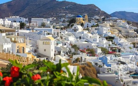 Santorini'de Volkanik Tehlike: OHAL İlan Edildi, Binlerce Kişi Adadan Ayrıldı