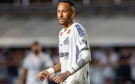 Neymar, 12 yıl sonra Santos formasıyla sahalara döndü