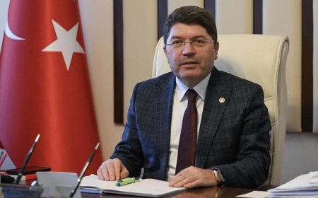Adalet Bakanı Tunç: "Terörsüz Türkiye’nin Şafağındayız" - İzmir’de Şehitler Anıldı