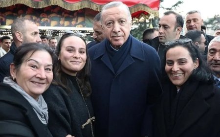 Cumhurbaşkanı Erdoğan’dan Sultanahmet Meydanı’nda Regaip Kandili Kutlaması