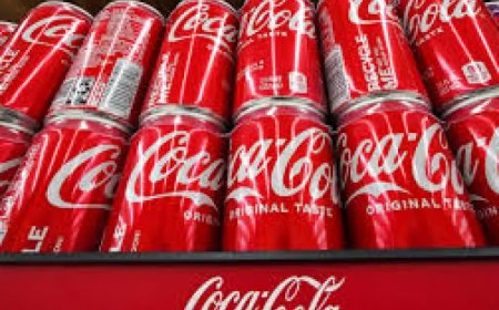Coca-Cola, Trump’ın Gümrük Vergileri Nedeniyle Daha Fazla Plastik Kullanabilir
