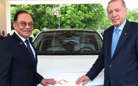 Cumhurbaşkanı Erdoğan, Malezya Başbakanı'na TOGG Hediye Etti