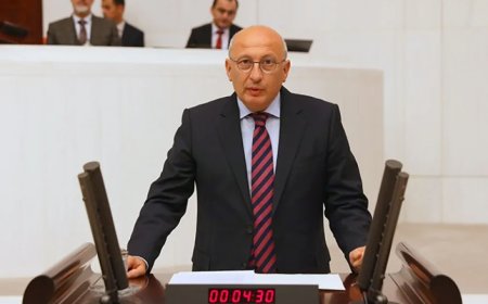CHP'li Utku Çakırözer: 'Yurt Dışındaki Türkler İçin Söz Verdiğiniz Hiçbir Şeyi Yerine Getirmediniz'