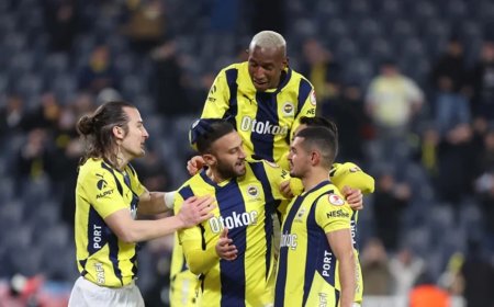Fenerbahçe, Kasımpaşa'yı 3-1 Mağlup Ederek Zirve Takibini Sürdürdü