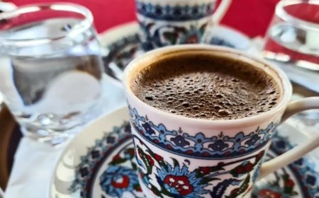 Türk Kahvesinin Yanında Su Neden İkram Edilir? Gerçek Nedeni Şaşırtacak!