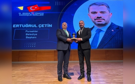 Pursaklar Belediye Başkanı Ertuğrul Çetin’e Kardeşlik Ödülü