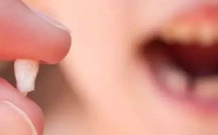Rüyada Diş Düşmesi: Güç Kaybı, Kaygılar ve Ailevi Mesajlar