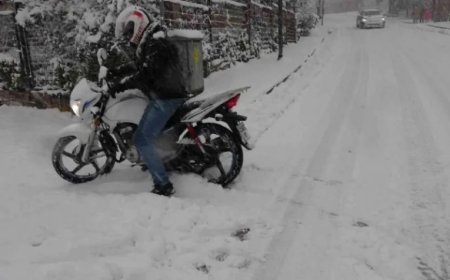 Motokuryeye Karlı Havada Gelen İlginç Soru Sosyal Medyada Tartışma Yarattı
