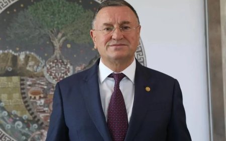 CHP'den İhraç Edilen Lütfü Savaş, Kurultayın İptali İçin Dava Açtı