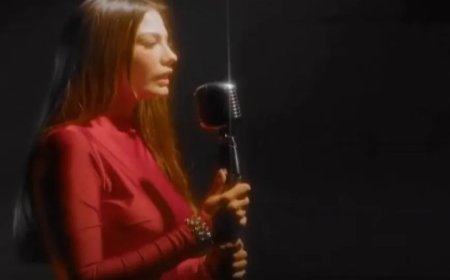 Demet Özdemir, Eşref Rüya için şarkı söyledi! Kelepçe detayı merak uyandırdı