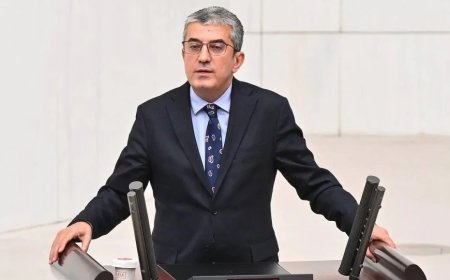 CHP’li Gökhan Günaydın: ‘Tarihimizde kara lekeler var, ama bu Meclis sahtekârlıklarla anılmamalı!’