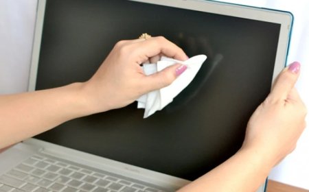 Bilgisayar ve Telefon Ekranlarını Temizlerken Bu Hatalara Düşmeyin!