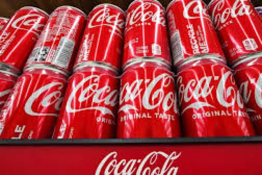Coca-Cola, Trump’ın Gümrük Vergileri Nedeniyle Daha Fazla Plastik Kullanabilir