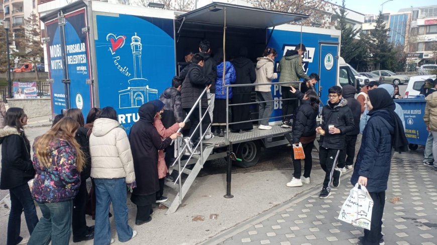Pursaklar 3. Kitap Günleri’nde Vatandaşlara Sıcacık Çorba İkramı