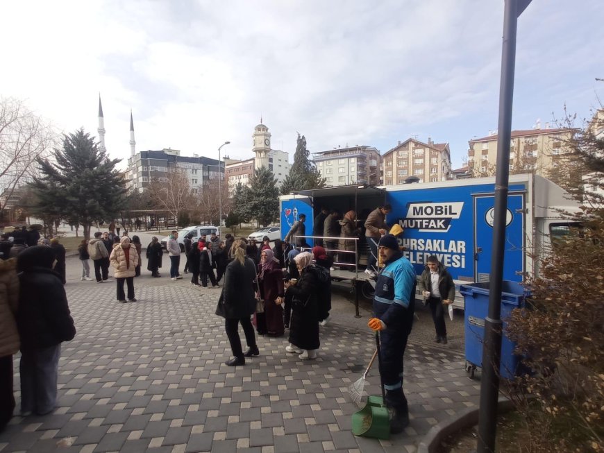 Pursaklar 3. Kitap Günleri’nde Vatandaşlara Sıcacık Çorba İkramı