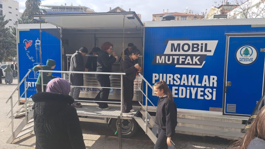 Pursaklar 3. Kitap Günleri’nde Vatandaşlara Sıcacık Çorba İkramı
