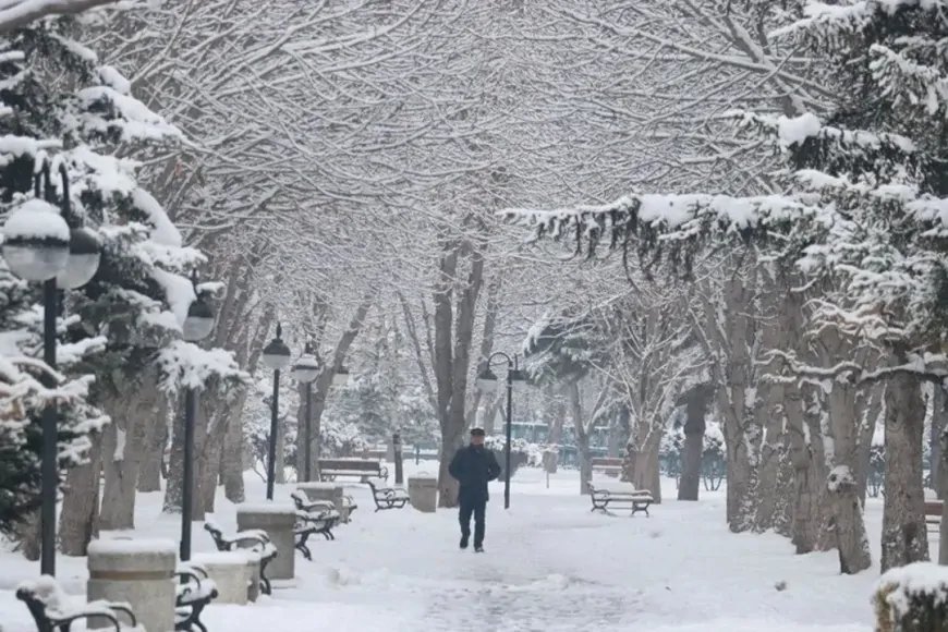 İstanbul’da Kar Yağışı Etkisini Artırdı: 7 İlçeye Sarı Kodlu Uyarı