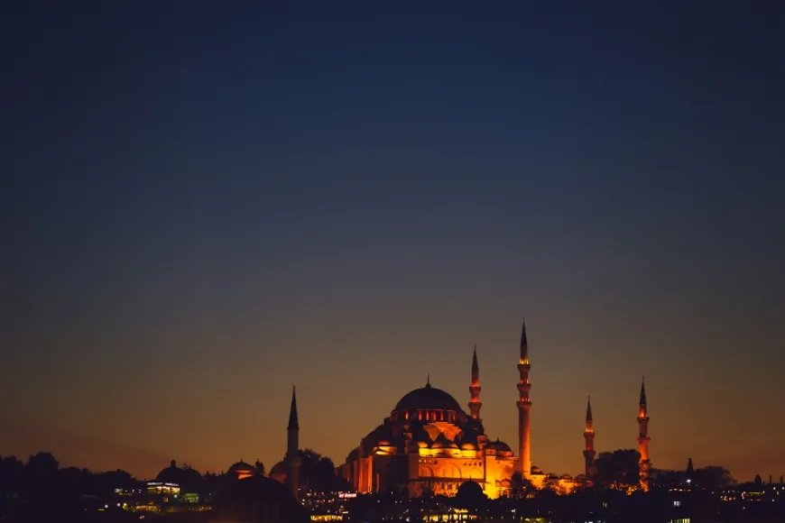 İzmir'de 12-18 Şubat 2025 Arası Haftalık Namaz Vakitleri Açıklandı