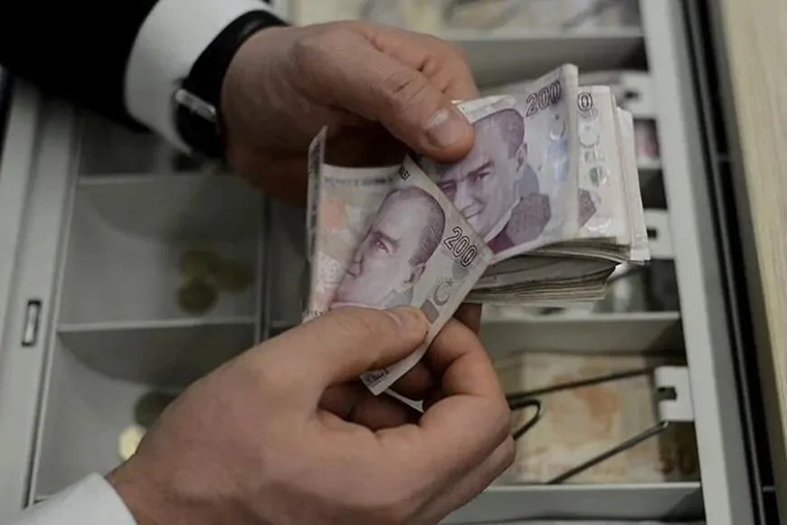 EMEKLİ BAYRAM İKRAMİYESİNE ZAM FORMÜLLERİ AÇIKLANDI: ÖNGÖRÜLER HANGİ RAKAMLARI GÖSTERİYOR?
