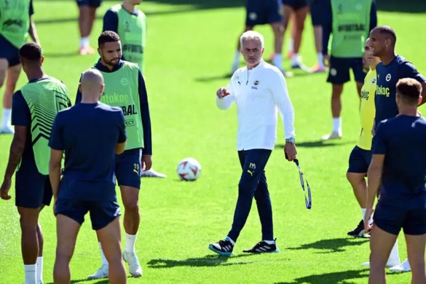 Fenerbahçe'de Mourinho'nun üçlü savunma sistemi etkisini gösterdi
