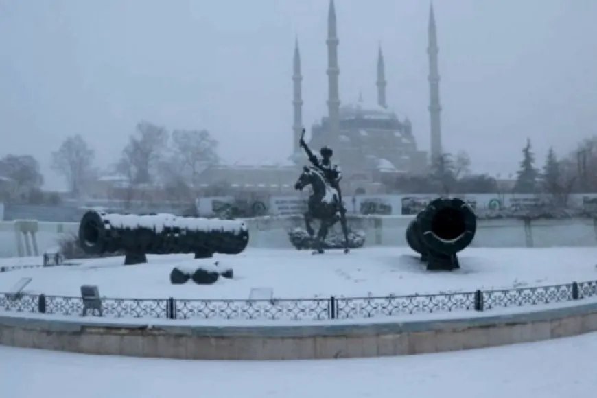 Edirne'de Kar Yağışı Etkili Oluyor! Bugün Hava Durumu Nasıl?