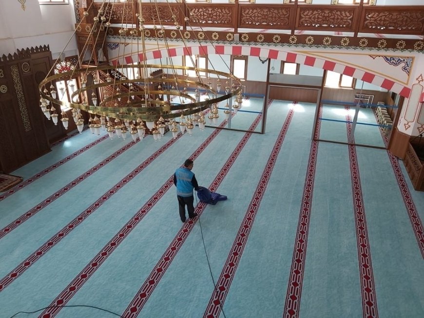 Pursaklar Belediyesi, Ramazan’da Camileri Titizlikle Temizliyor: ‘Sağlıklı Ortamlarda İbadet İçin Çalışmalarımız Devam Ediyor’