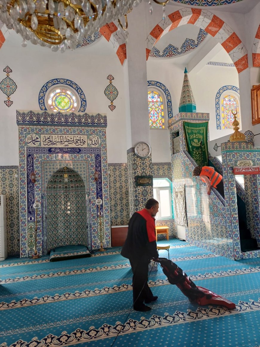Pursaklar Belediyesi, Ramazan’da Camileri Titizlikle Temizliyor: ‘Sağlıklı Ortamlarda İbadet İçin Çalışmalarımız Devam Ediyor’