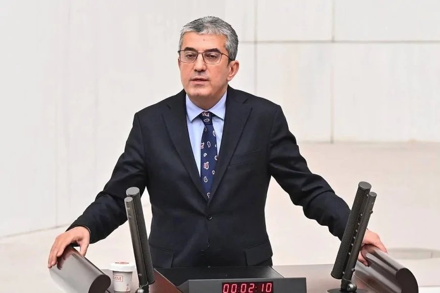CHP’li Gökhan Günaydın: ‘Tarihimizde kara lekeler var, ama bu Meclis sahtekârlıklarla anılmamalı!’