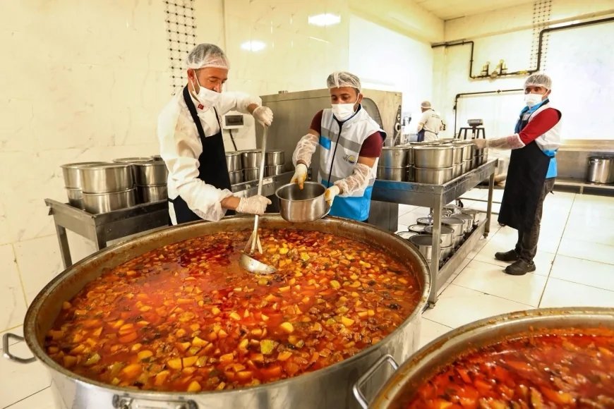 İstanbul'da ücretsiz iftar sofraları kuruluyor! İşte iftar verilecek noktalar