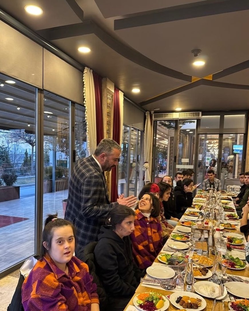 Pursaklar Belediye Başkanı Ertuğrul Çetin, Özel Gereksinimli Bireylerle İftar Sofrasında Bir Araya Geldi