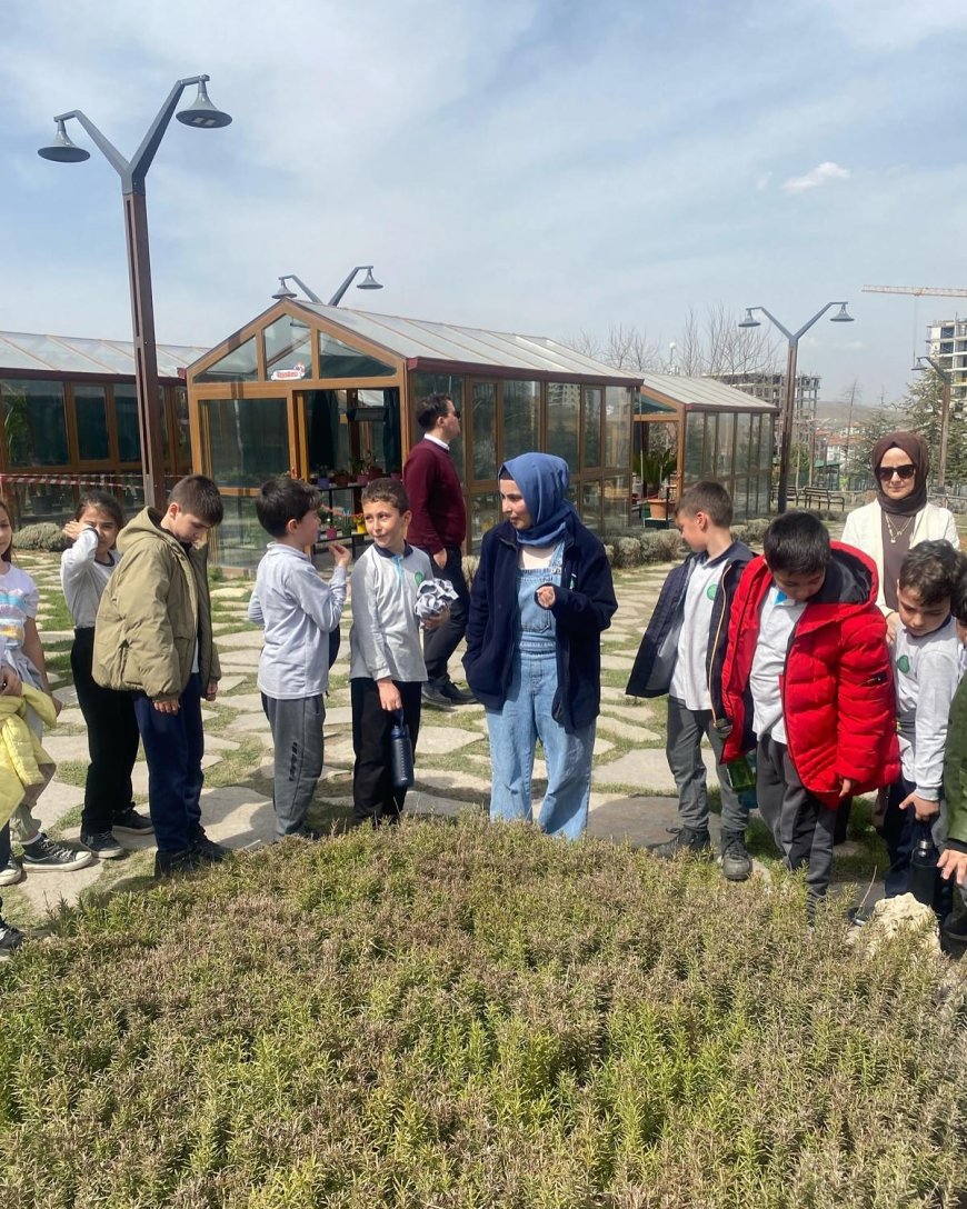 Öğrenciler Endemik Vadi’de Doğayı Keşfediyor ve Eğleniyor