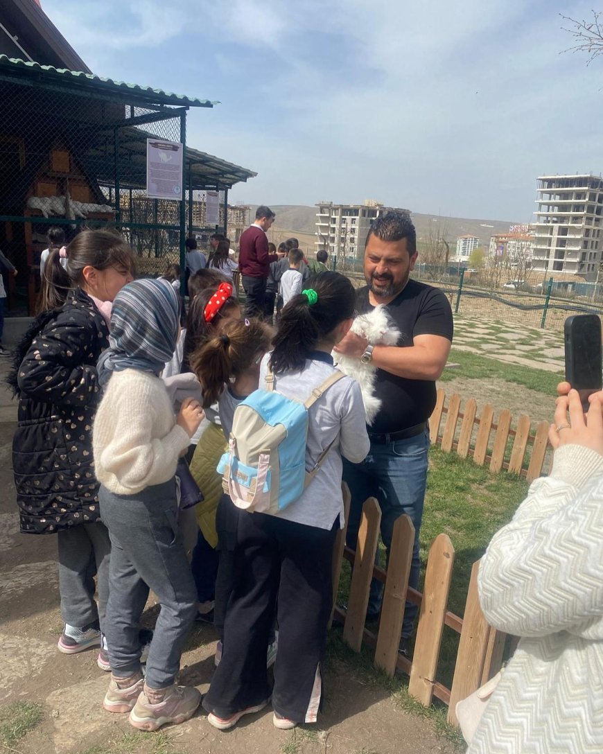 Öğrenciler Endemik Vadi’de Doğayı Keşfediyor ve Eğleniyor