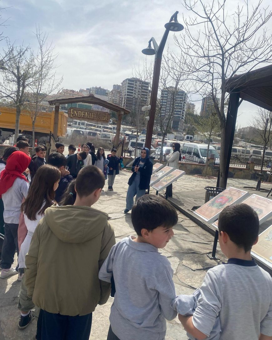 Öğrenciler Endemik Vadi’de Doğayı Keşfediyor ve Eğleniyor