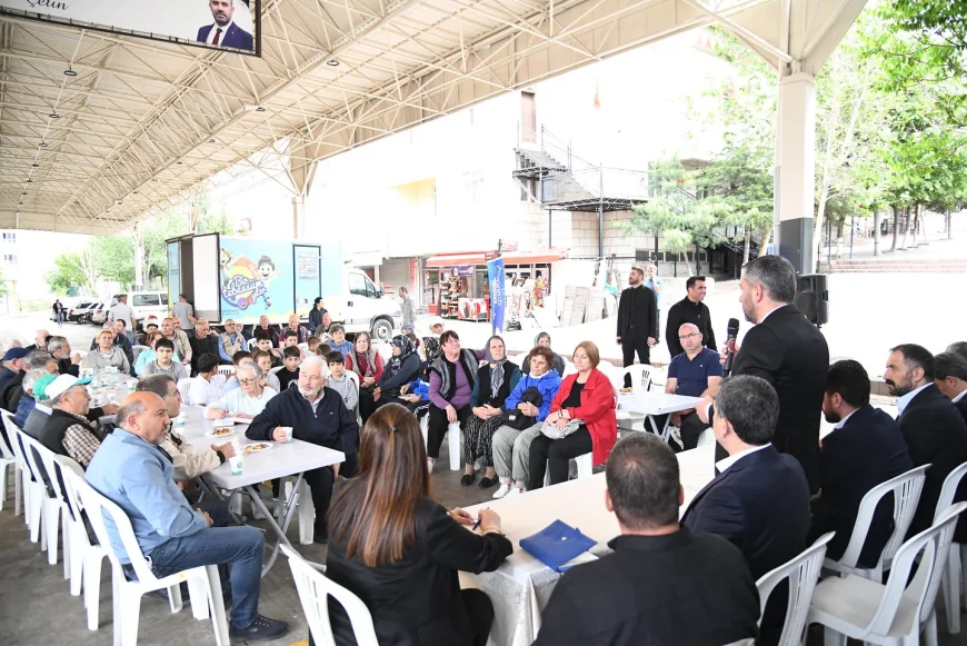 Pursaklar’da ‘Vatandaş Soruyor Başkan Cevaplıyor’ buluşmaları sürüyor: Çetin mahalle halkıyla yüz yüze görüştü
