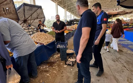 Ertuğrul Çetin pazarlarda denetim yaptı, esnaf ve vatandaşla bir araya geldi
