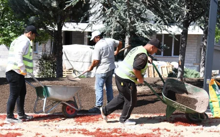 Pursaklar’da parklar baştan sona yenileniyor: Rıza Çöllüoğlu Parkı yeni yüzüyle açılışa hazırlanıyor