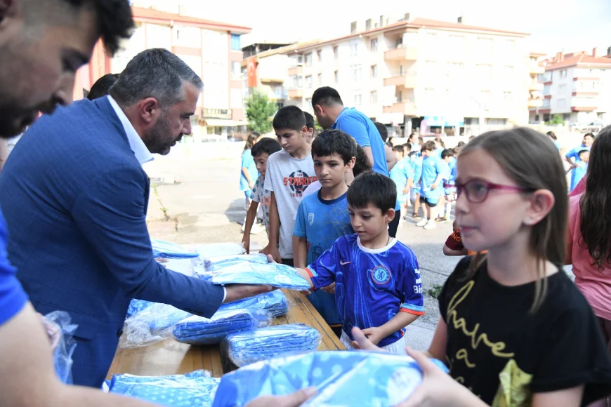 More than 1,500 children with summer sports schools in Pursaklar meet football, volleyball and basketball