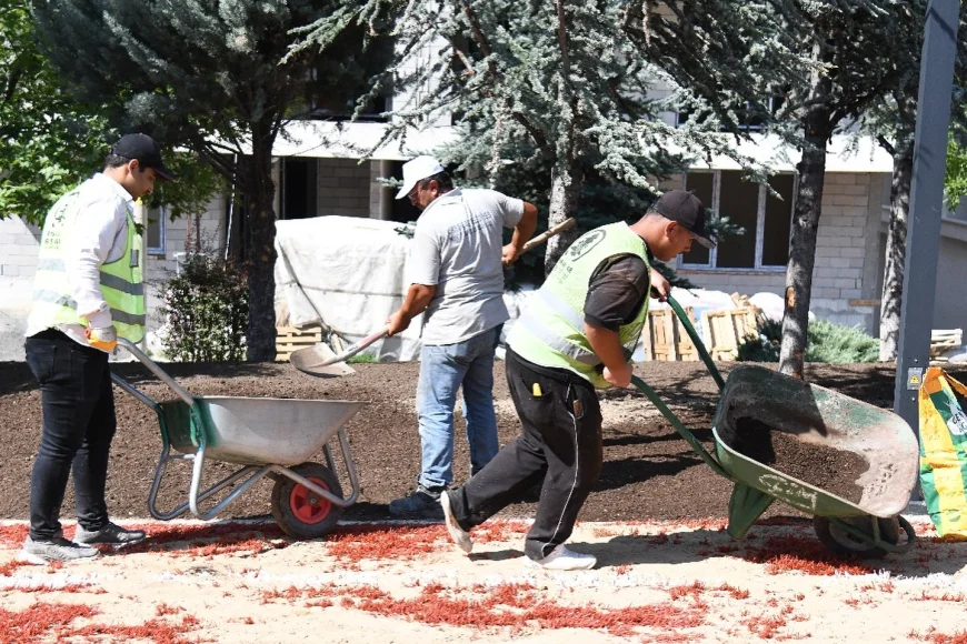 Parks are renovated from start to finish in Pursaklar: Rıza Çöllüoğlu Park is preparing for the opening with its new face.