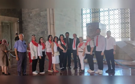 Anadolu Çınarları Partisi yöneticileri 30 Ağustos Zafer Bayramı için Anıtkabir’i ziyaret etti