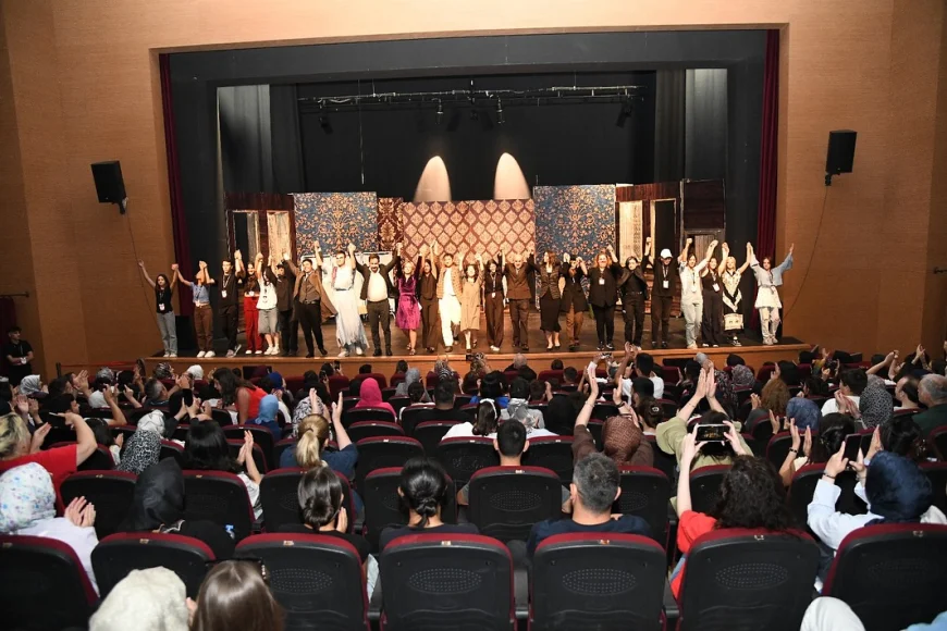 Pursaklar’da 2. Tiyatro Günleri Devam Ediyor, Sanatseverler Yoğun İlgi Gösteriyor